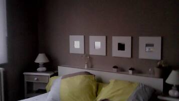 Free cots/infant beds, free WiFi, bed sheets