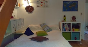 Kostenlose Babybetten, kostenloses WLAN, Bettwäsche