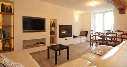 Cozy cottage with animals, garden and wifi included, peaceful setting in Normandy
