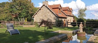 Cozy cottage with animals, garden and wifi included, peaceful setting in Normandy