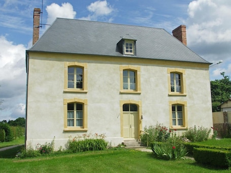 Exterior. Restored old rectory with garden and WIFI in La Gonfrière