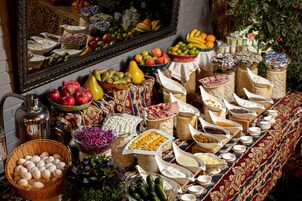 Daily continental breakfast (AZN 10 per person)