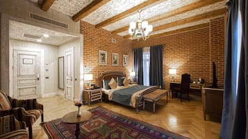 Deluxe Double or Twin Room | 1 bedroom, minibar, individually decorated, soundproofing