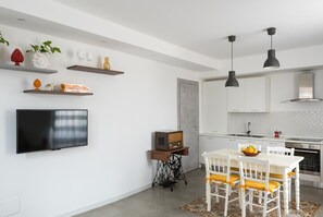 Réfrigérateur, micro-ondes, four, cafetière/bouilloire
