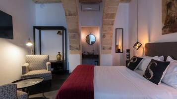 Deluxe Double Room, 1 Queen Bed | Minibar, in-room safe, individually decorated, individually furnished