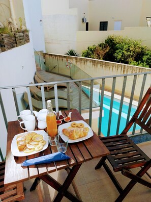 Petit déjeuner composé de spécialités régionales compris tous les jours