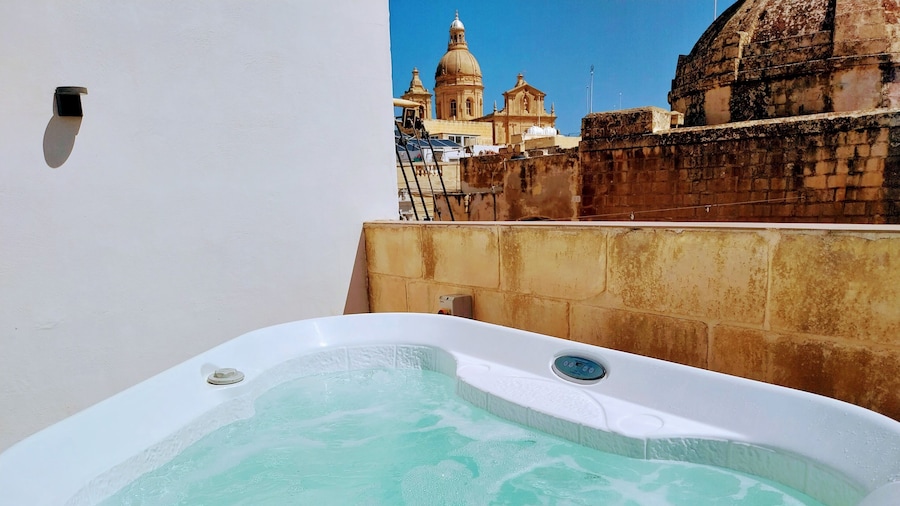 Pjazza Suites Boutique Hotel