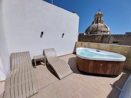 Suíte exclusiva, vista para a cidade | Frigobar, cofres nos quartos, quartos à prova de som