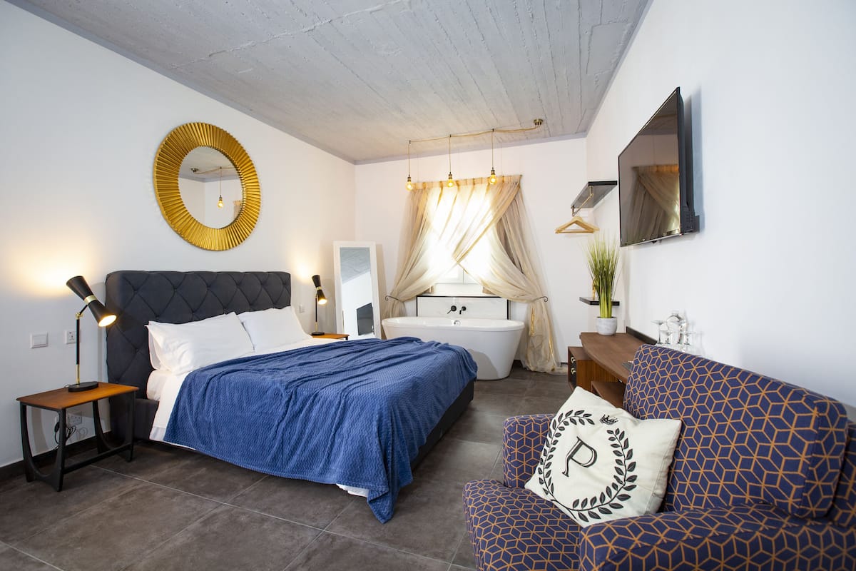 Junior Suite, Pool View | Minibar, in-room safe, individually decorated, individually furnished