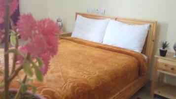 Double Room | Desk, free WiFi, bed sheets
