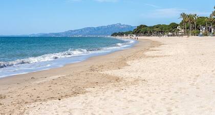 Modern Apartment 50m from the Beach · AirCon · WiFi· UHC PLAYA DORADA