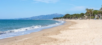 Modern Apartment 50m from the Beach · AirCon · WiFi· UHC PLAYA DORADA
