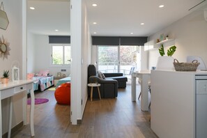 TV - Modern Apartment 50m from the Beach · AirCon · WiFi· UHC PLAYA DORADA (Cambrils)