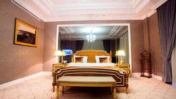 Deluxe Double Room | Hypo-allergenic bedding, minibar, in-room safe, desk