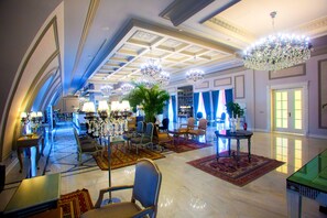 4 restaurants; breakfast, lunch, dinner, and brunch served - Sapphire Zagulba (Baku)
