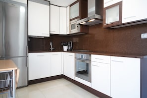 Frigorifero, microonde, forno, lavastoviglie