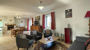 TV, fireplace, offices