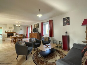 Fernseher, Kamin, Arbeitsbereiche