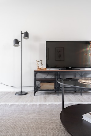 Interior detail - Spacious Downtown Apt with Balcony that Hosts 10 (Tampere)