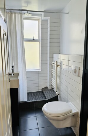 Apartment, 2 Schlafzimmer | Badezimmer | Dusche, Regendusche, Haartrockner, Handtücher