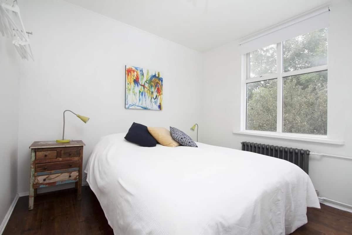 Apartment, 2 Bedrooms (5 Adults) | Blackout drapes, iron/ironing board, WiFi (free), bed sheets