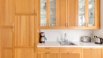 Lägenhet - 2 sovrum | Eget kök | Kylskåp, mikrovågsugn (vid begäran), ugn och spishäll