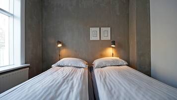 Apartment, 4 Bedrooms | Blackout drapes, iron/ironing board, free WiFi, bed sheets