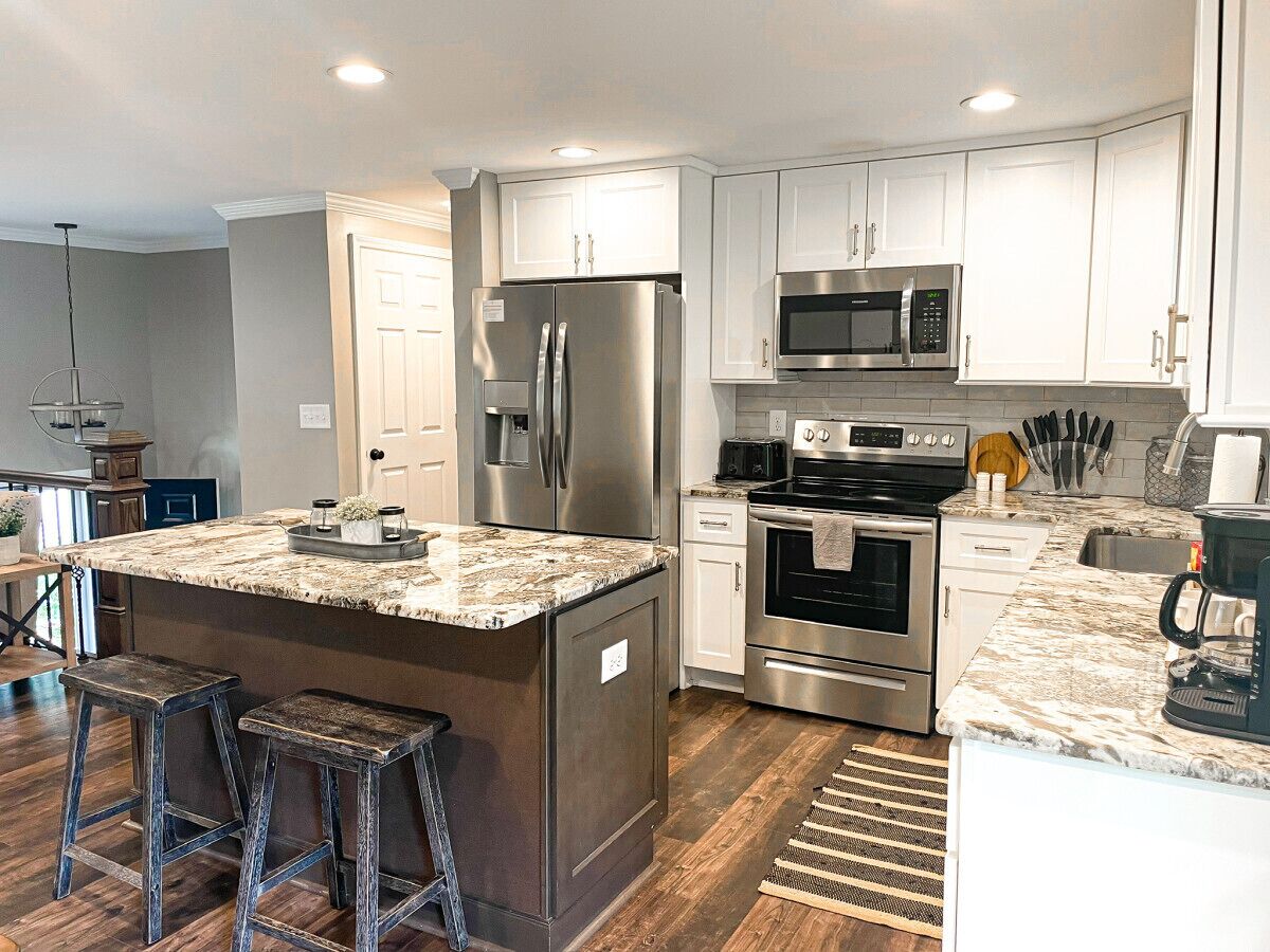 Réfrigérateur, micro-ondes, four, plaque de cuisson