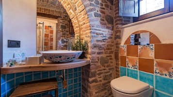 Standard-Doppelzimmer, Stadtblick | Badezimmer | Dusche, Regendusche, kostenlose Toilettenartikel, Haartrockner