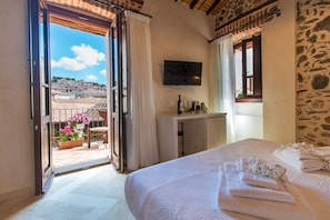 Habitación doble superior, vista al patio | Sábanas de algodón egipcio y ropa de cama de alta calidad