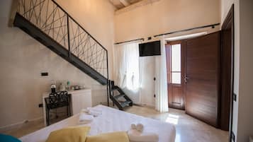 Kamar Keluarga, pemandangan halaman | Seprai katun Mesir, seprai premium, busa memori, dan minibar
