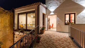 Superior Double Room, Courtyard View | Balcony