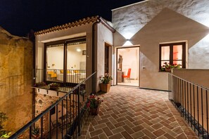 Superior-Doppelzimmer, Blick auf den Innenhof | Balkon