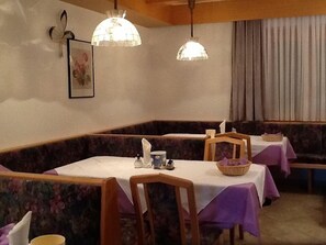 فطور أوروبي مجانًا يوميًا