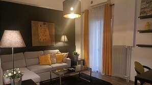 Living area - Kallimarmaro Cozy (Athens)
