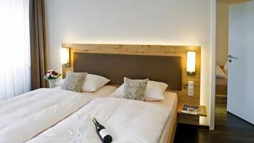 Comfort-Doppelzimmer | Daunenbettdecken, Schreibtisch, laptopgeeigneter Arbeitsplatz