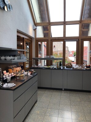 Ilmainen päivittäinen buffetaamiainen