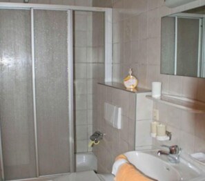Shower, towels