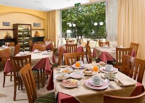 Breakfast area - Hotel Savoia (Cesenatico)