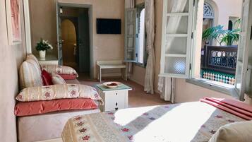 Svit Deluxe | Vardagsrum | 32-tums platt-tv med satellitkanaler och tv