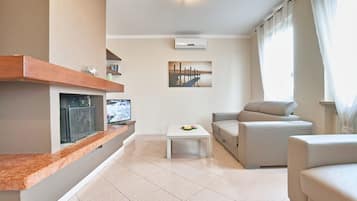 Vila, Beberapa Tempat Tidur | Area keluarga | TV layar datar dan perapian