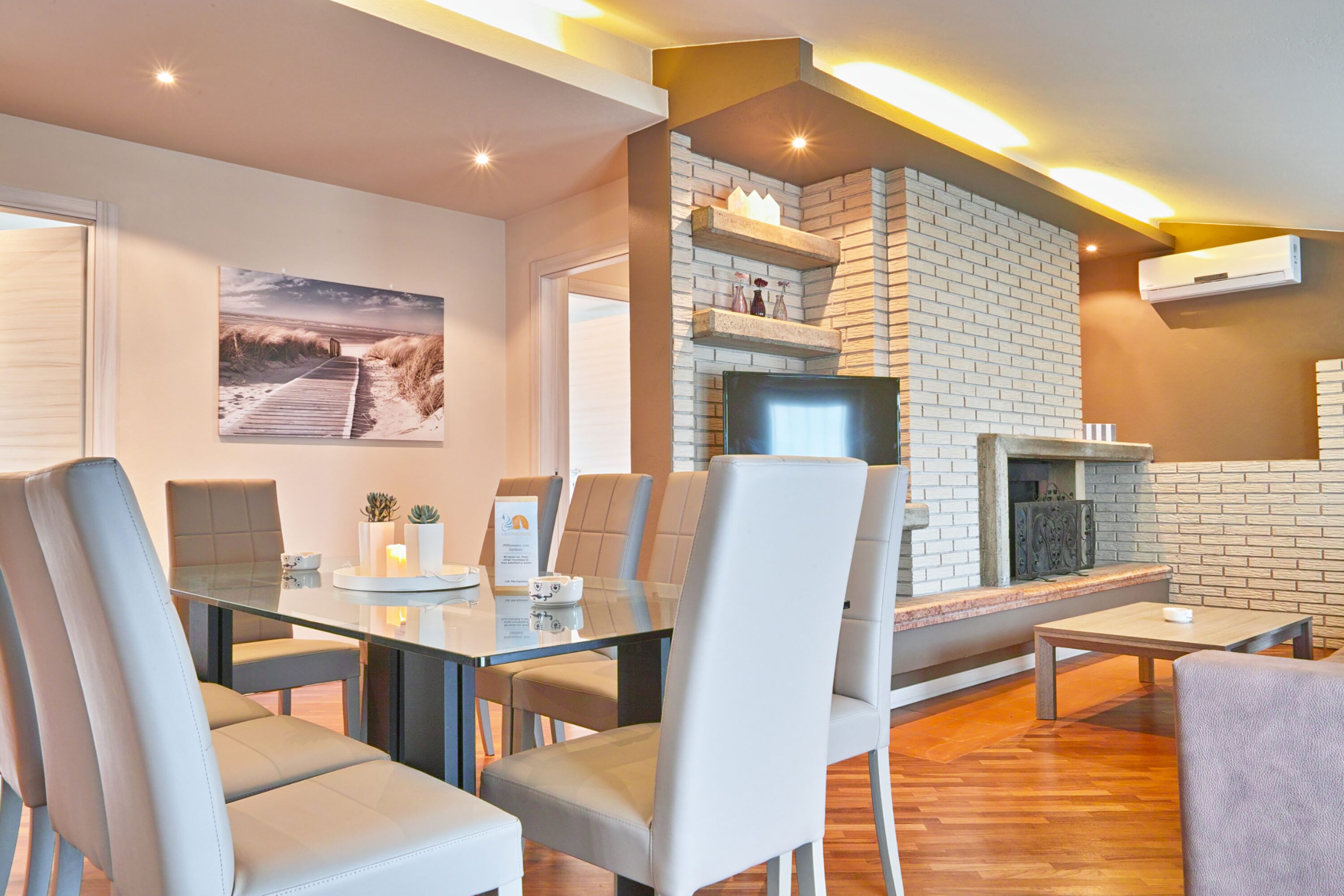 วิลล่า, หลายเตียง | บริเวณนั่งเล่น | ทีวีจอแบน, เตาผิง