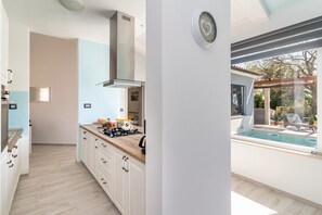 Fridge, microwave, oven, stovetop - Villa Sunny Home in Galizana (Galizana)