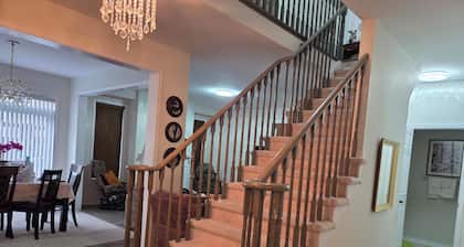 A BEAUTIFUL & SPACIOUS 4 BEDROOM VACATION HOME