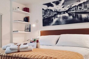 1 chambre, bureau, fer et planche à repasser, Wi-Fi