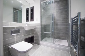 公寓 | 浴室 | 免费洗浴用品、毛巾、肥皂、洗发水