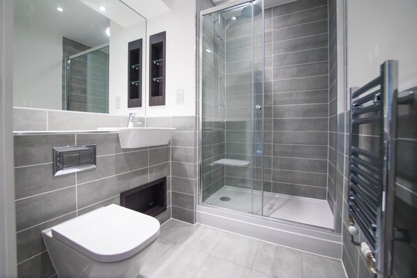 Departamento | Baño | Amenidades de baño gratuitas, toallas, jabón, shampoo 