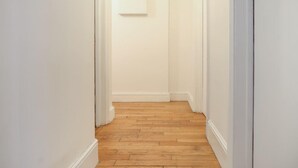 Hallway - Sidney Street - Deluxe Double Room (London)