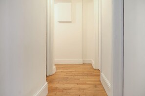 Hallway - Sidney Street - Deluxe Double Room (London)