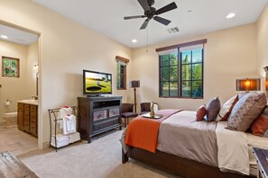 5 bedrooms, desk, iron/ironing board, travel crib - Cave Creek Serenity and Privacy with Gorgeous Mountain and Desert Views! (Cave Creek)